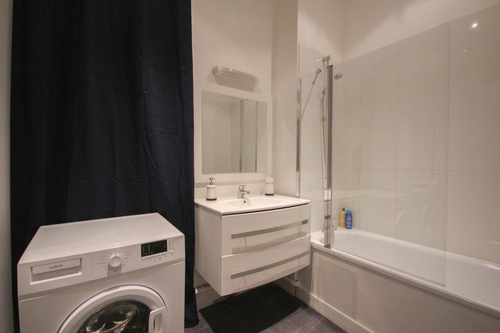 2-Bedroom Flat + Private Car Park. 릴 외부 사진