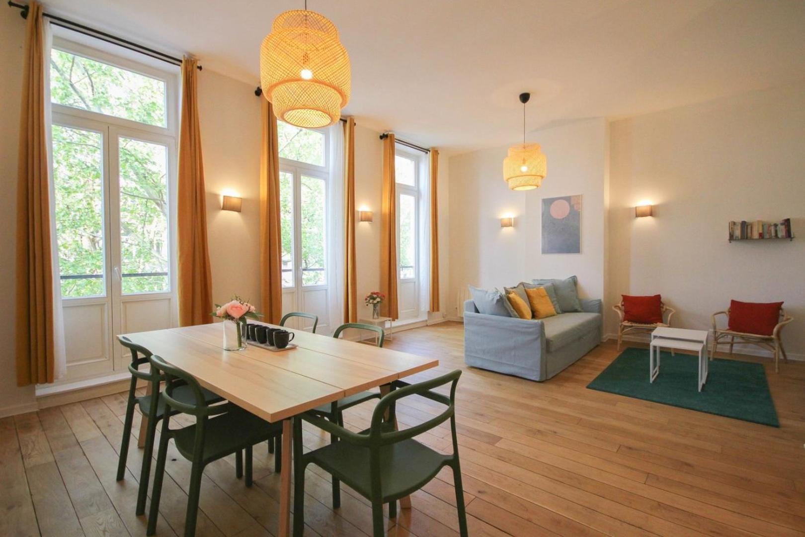2-Bedroom Flat + Private Car Park. 릴 외부 사진